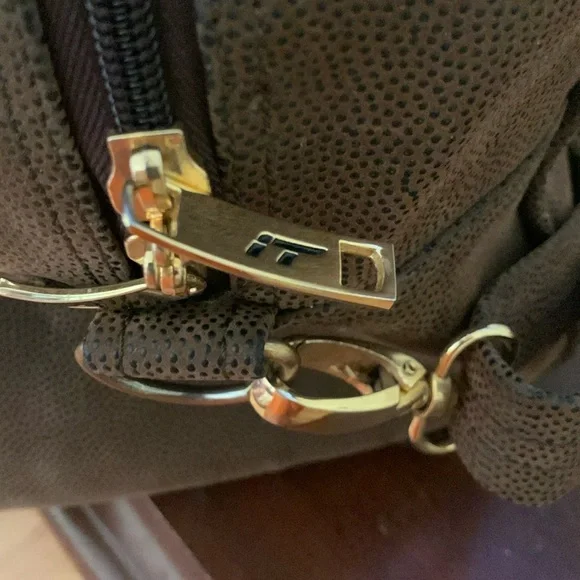 IT Luggage Brown Vintage Travel Bag with Leather/Suede Accents Vintage - Picture 6 of 14